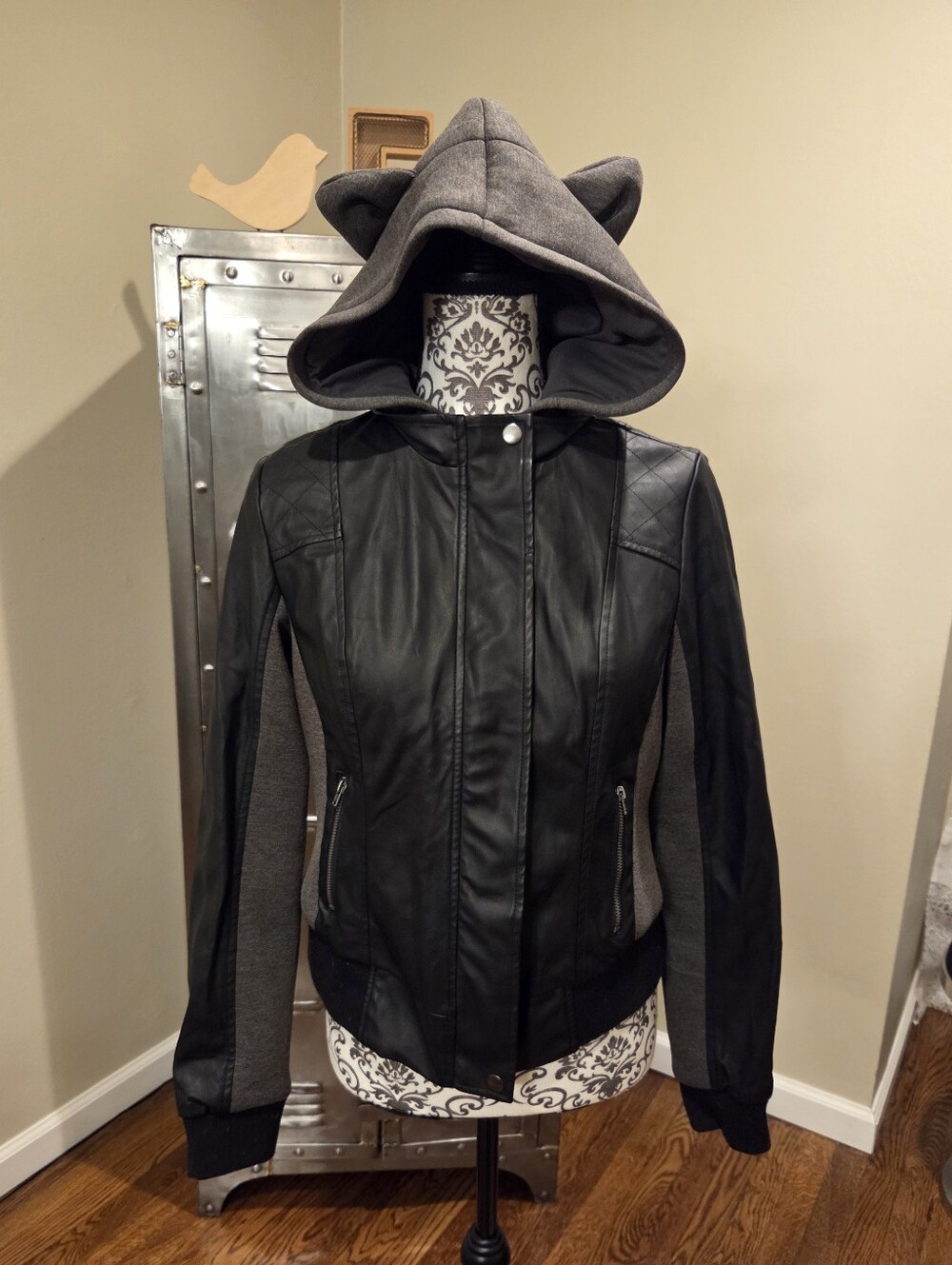 DC Comics DC TV Gotham Selina Kyle Juniors Hooded Jacket with Cat Ears sz M